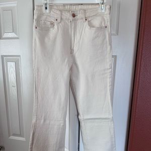 Flare bootcut high waisted jeans. Jeans have a stretch to them.